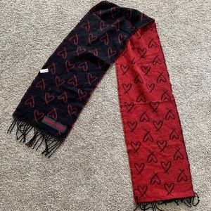 Victoria’s Secret heart scarf